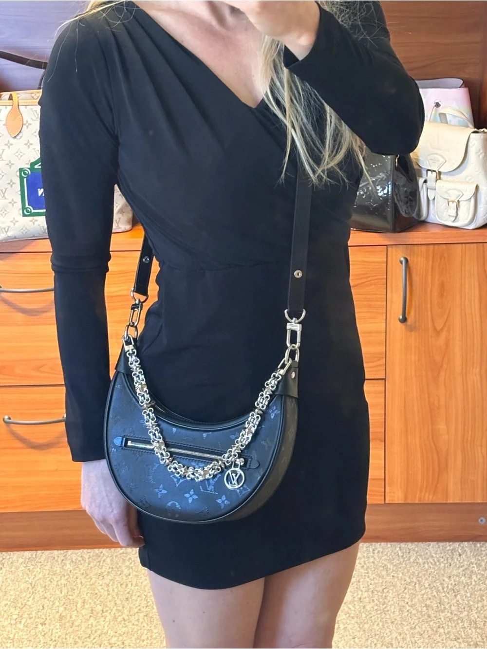 Wow Stunning Louis Vuitton Loop Noir Sold